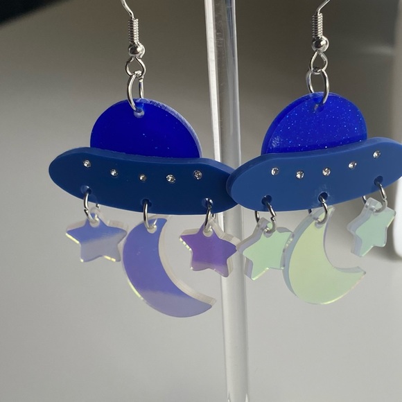 NWT Blue Iridescent Spaceship Acrylic 3D Earrings - Picture 4 of 5